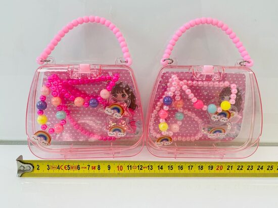 Somiņa ar bižutēriju meitenēm