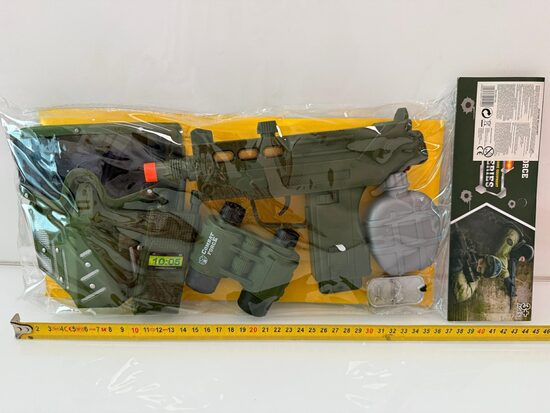 Spēļu ierocis automāts ar binokli un masku