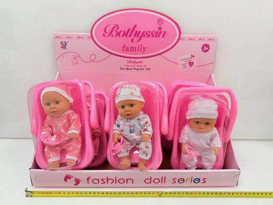 Lelle mazulis pārnēsājamā krēsliņā, mazā