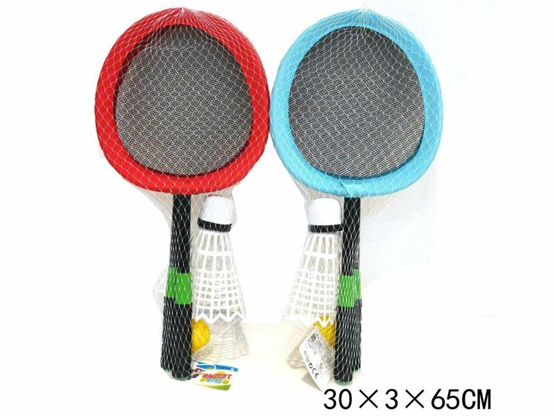 Pludmales badmentos ar lielu volāniņu