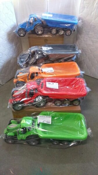 Ļoti liels traktors ar piekabi 100 cm