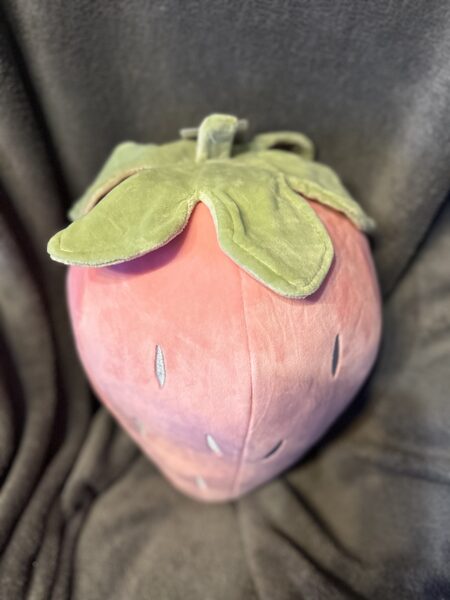 Mīkstā manta spilventiņš Zemene, izmērs 35 cm