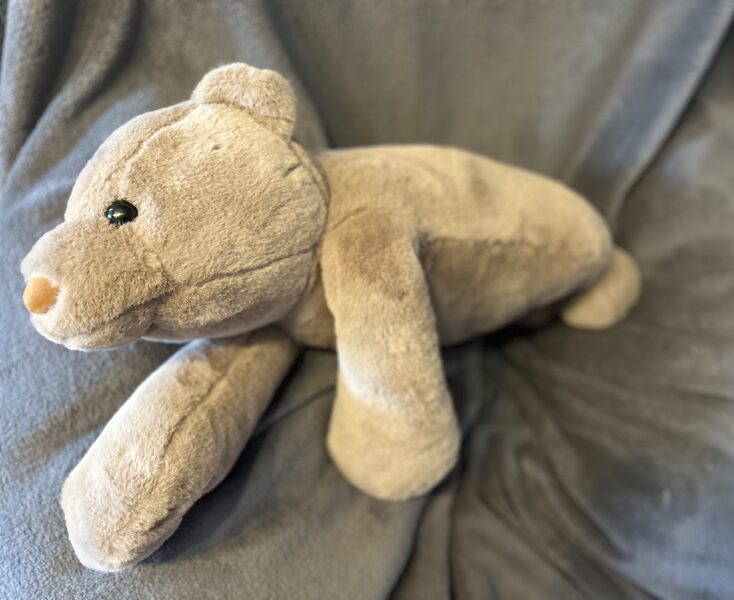 Mīksts liels plīša guloš lācis, izmērs 58 cm