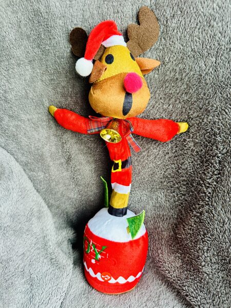 Interaktīvs Ziemassvētku briedis, kustās muzikas ritmā, atkārto teikto